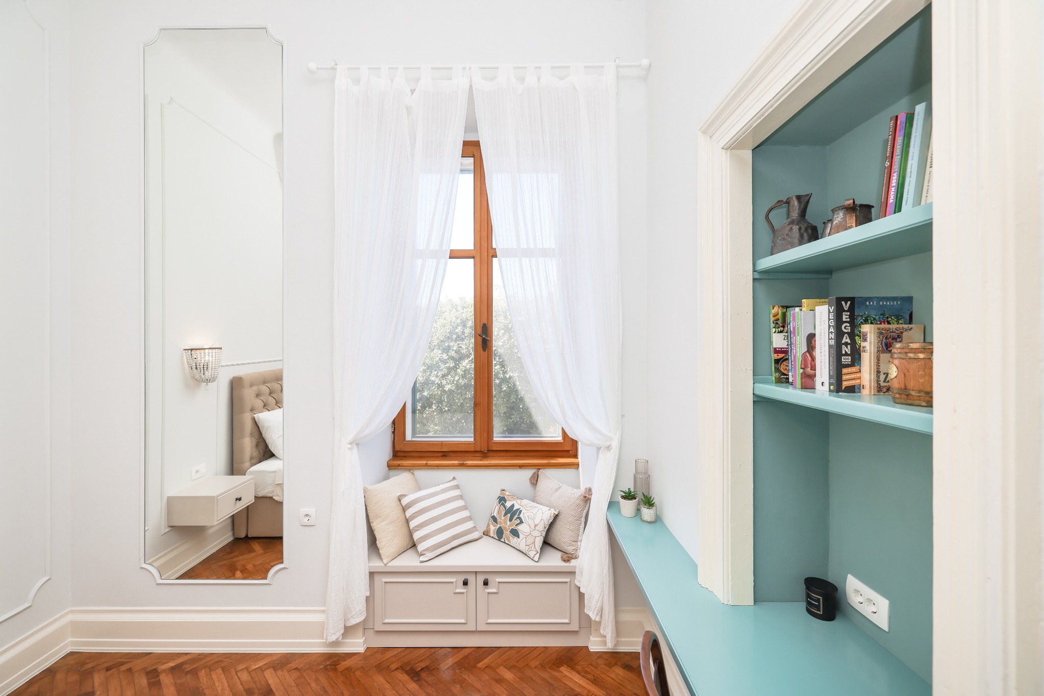 Bedroom with window seat